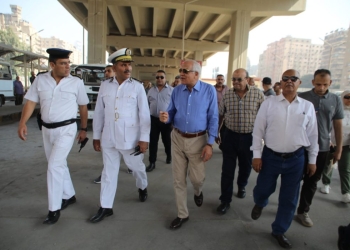 محافظ الجيزة يتابع سير العمل بمواقف السرفيس والملاكى أسفل محور كمال عامر.. بأرض اللواء وناهيا (صور) 13 - جريدة المساء