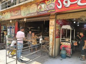 استجابة لشكاوي المواطنين.. محافظة الجيزة تشن حملات لرفع المخلفات بالوراق وامبابة.. وغلق محال مخالفة بالطوابق وحدائق الأهرام.. وإزالة تعديات بالبدرشين 28 - جريدة المساء
