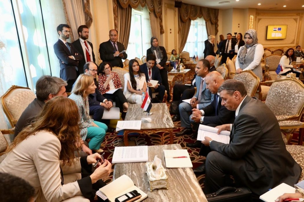 وزير النقل يلتقي نائب رئيس بنك الاستثمار الأوروبي لمتابعة المشروعات المشتركة 27 - جريدة المساء