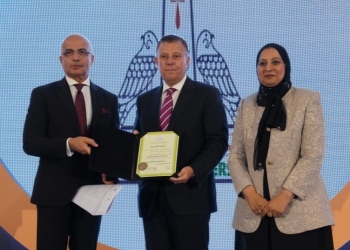 رئيس جامعة عين شمس يكرم الفائزين بجوائز الدولة والجامعة 25 - جريدة المساء