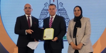 رئيس جامعة عين شمس يكرم الفائزين بجوائز الدولة والجامعة 2 - جريدة المساء رئيس جامعة عين شمس يكرم الفائزين بجوائز الدولة والجامعة 1 - جريدة المساء