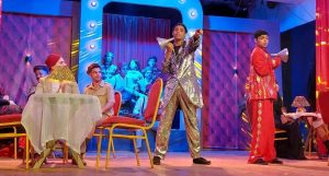 عميد آداب طنطا يشيد بفريق المسرح الفائز بمهرجان المسرحى الشتوي 25 - جريدة المساء