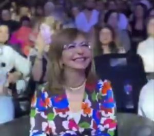 "بنحبك يا كاظم..الدباديب..الأحضان.. اتجوزك".. ١٥ لقطة من حفل كاظم الساهر في القاهرة الجديدة 30 - جريدة المساء "بنحبك يا كاظم..الدباديب..الأحضان.. اتجوزك".. ١٥ لقطة من حفل كاظم الساهر في القاهرة الجديدة 29 - جريدة المساء