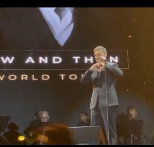 "بنحبك يا كاظم..الدباديب..الأحضان.. اتجوزك".. ١٥ لقطة من حفل كاظم الساهر في القاهرة الجديدة 34 - جريدة المساء "بنحبك يا كاظم..الدباديب..الأحضان.. اتجوزك".. ١٥ لقطة من حفل كاظم الساهر في القاهرة الجديدة 33 - جريدة المساء