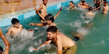 ضمن فاعليات مبادرة "العيد أحلى" بكفر الشيخ حمامات السباحة مقصد الأطفال هرباً من درجات الحرارة 1 - جريدة المساء