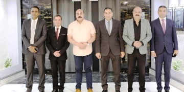 محافظ أسوان يستقبل وفد الجهاز القومى لتنظيم الاتصالات .. وإطلاق الدورة التوعوية لكيفية الإستخدام الآمن لخدمات شبكة الإنترنت 2 - جريدة المساء محافظ أسوان يستقبل وفد الجهاز القومى لتنظيم الاتصالات .. وإطلاق الدورة التوعوية لكيفية الإستخدام الآمن لخدمات شبكة الإنترنت 1 - جريدة المساء