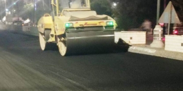 محافظ أسوان يكلف مسئولي مديرية الطرق بالإنتهاء من الأعمال الجارية وفقاً للبرامج الزمنية المحددة 1 - جريدة المساء