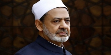 محافظ سوهاج يهنئ شيخ الأزهر ووزير الأوقاف ومفتي الجمهورية بحلول عيد الأضحى المبارك 1 - جريدة المساء
