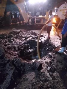 محافظ الشرقية يشرف على إصلاح خط مياه الشرب الرئيسي بمنطقة حي الزهور بالعاصمة 30 - جريدة المساء