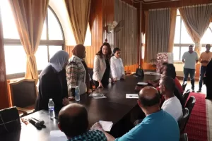 في إطار مبادرة "امسك قلمك واتعلم".. نائب محافظ الجيزة تفتتح فصلا لمحو الأمية للعاملين بالمنطقة الأثرية بالهرم 65 - جريدة المساء