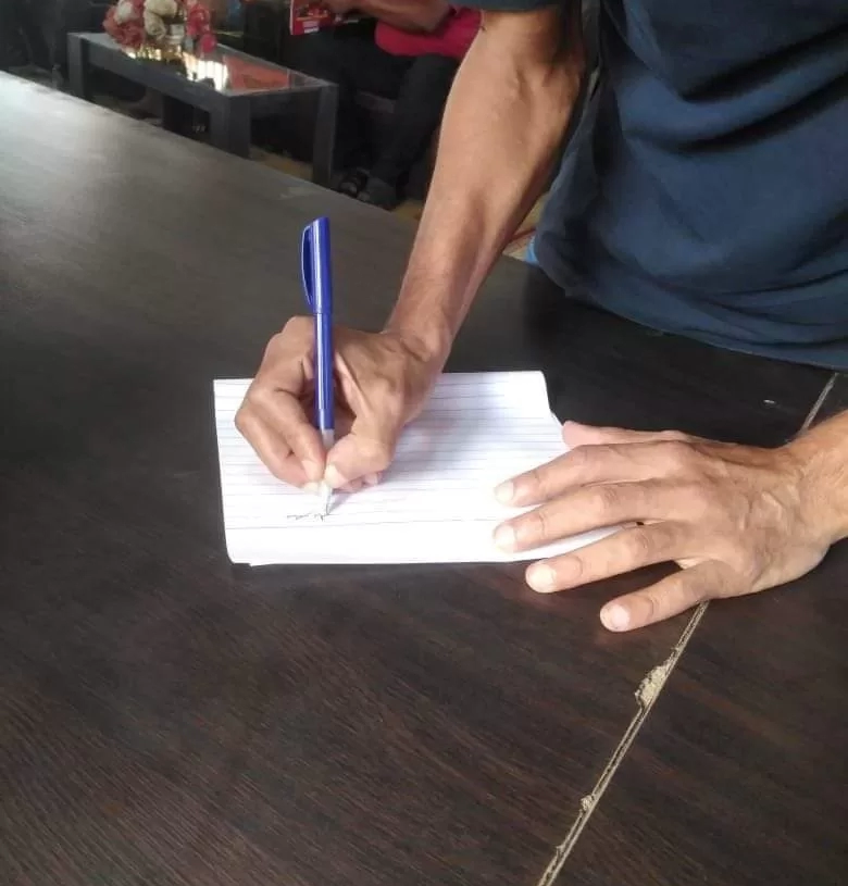 في إطار مبادرة "امسك قلمك واتعلم".. نائب محافظ الجيزة تفتتح فصلا لمحو الأمية للعاملين بالمنطقة الأثرية بالهرم 19 - جريدة المساء