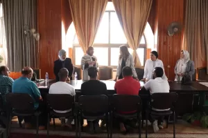 في إطار مبادرة "امسك قلمك واتعلم".. نائب محافظ الجيزة تفتتح فصلا لمحو الأمية للعاملين بالمنطقة الأثرية بالهرم 71 - جريدة المساء