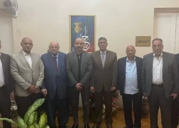 محافظ الجيزة ووفد الغرفة التجارية يبحثان سبل التعاون المشترك في دعم التجار 35 - جريدة المساء