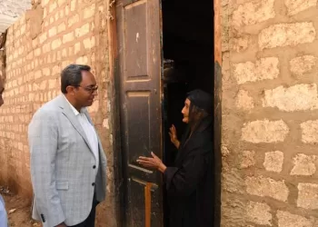 محافظ قنا وسط الموظفين بالمراشدة.. للاطمئنان على تقديم الخدمات للمواطنين 17 - جريدة المساء