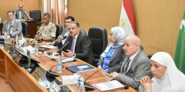 محافظ الشرقية :التصدي لظاهرة النباشين ومراجعة موقف الإعلانات وتفعيل دور أقسام الإيرادات حفاظاً على المال العام 2 - جريدة المساء محافظ الشرقية :التصدي لظاهرة النباشين ومراجعة موقف الإعلانات وتفعيل دور أقسام الإيرادات حفاظاً على المال العام 1 - جريدة المساء