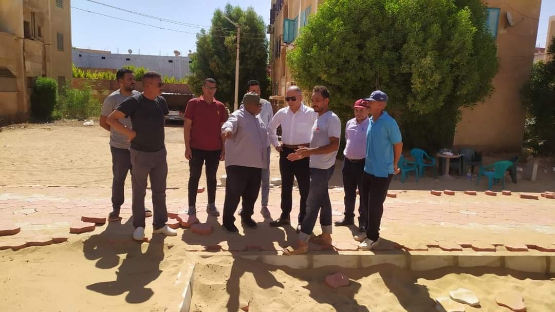 رئيس مركز الداخلة يتابع أعمال تخطيط المنتزهات وصيانة المرافق العامة لخدمة المواطنين 18 - جريدة المساء