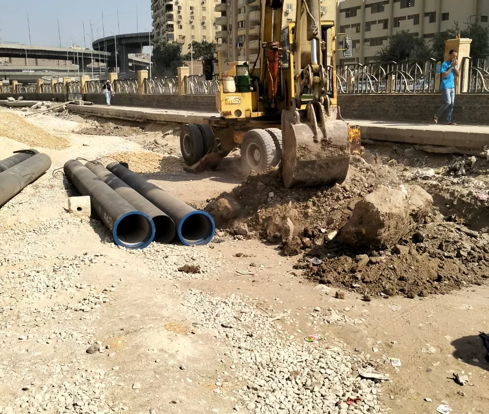 بدء أعمال تنفيذ خط مياه 400 مم لإنهاء مشكلة الانقطاعات بمنطقة الطوابق في فيصل 17 - جريدة المساء