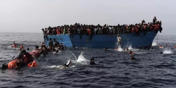 مصرع وإصابة 13 فى غرق قارب هجرة غير شرعية على سواحل مطروح 1 - جريدة المساء