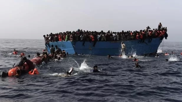 مصرع وإصابة 13 فى غرق قارب هجرة غير شرعية على سواحل مطروح 19 - جريدة المساء