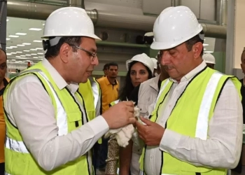 في أولى جولاته الميدانية.. وزير قطاع الأعمال العام يتفقد مصانع غزل المحلة 23 - جريدة المساء