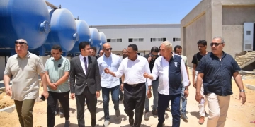 شعيب يتفقد أعمال إنشاء محطة الرميلة ٤ لسرعة حل مشكلة نقص المياة بمطروح 1 - جريدة المساء