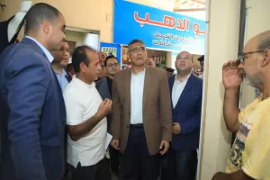 في إطار خطة المحافظة لمواجهة الأسواق العشوائية | محافظ الجيزة يزور سوق بن حزم بالبدرشين.. ويؤكد: يوفر نافذة حضارية لخدمة أهالى المدينة 19 - جريدة المساء