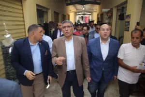في إطار خطة المحافظة لمواجهة الأسواق العشوائية | محافظ الجيزة يزور سوق بن حزم بالبدرشين.. ويؤكد: يوفر نافذة حضارية لخدمة أهالى المدينة 17 - جريدة المساء