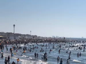 رأس البر تشهد إقبالًا كبيرًا من المصطافين فى عطلة نهاية الأسبوع 21 - جريدة المساء