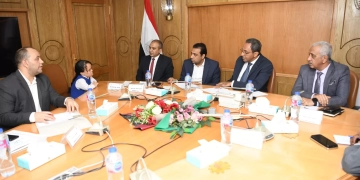 في أول لقاء جماهيرى مع المواطنين.. محافظ قنا بحث 167 طلبا وشكوى 1 - جريدة المساء