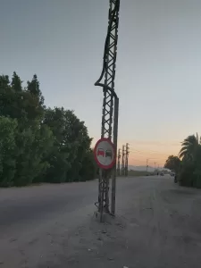 عامود ضغط عالى يهدد حياة المواطنين بكوم المؤمنين.. فى قنا 27 - جريدة المساء