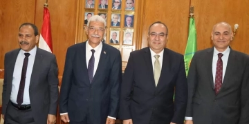 مجلس جامعة المنوفية يكرم "صالح".. و"القاصد" يكلفه مشرفا على إنشاء الجامعة التكنولوجية بالسادات 1 - جريدة المساء