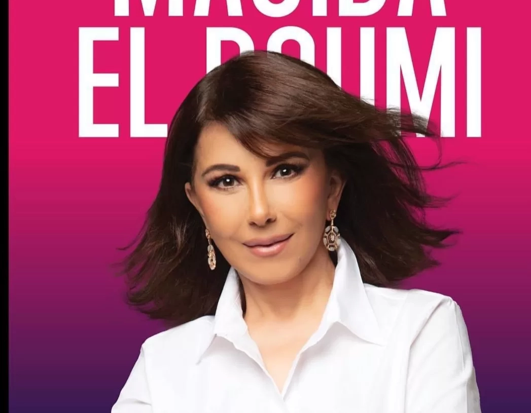 آلالاف ينتظرون ماجدة الرومي قبل صعودها مسرح مهرجان العلمين 19 - جريدة المساء