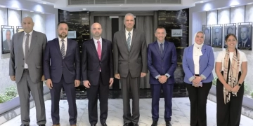 محافظ أسوان يستقبل وفد منظمة الهجرة الدولية لبحث سبل التعاون المشترك 1 - جريدة المساء