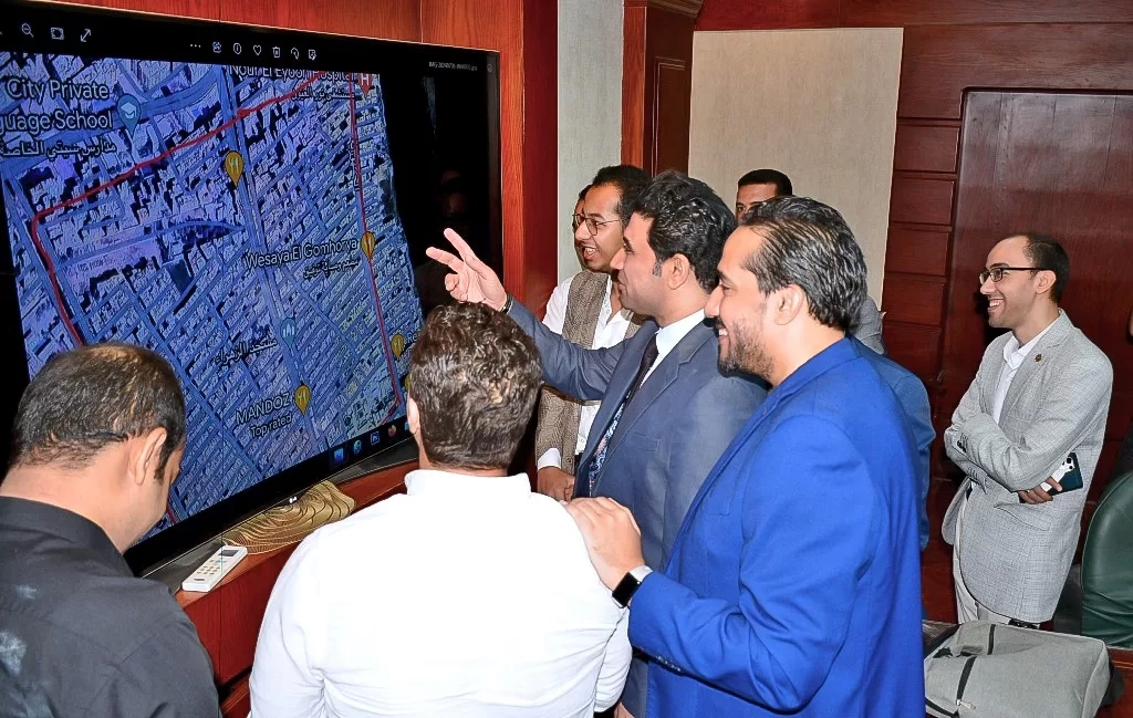 نائب محافظ سوهاج يلتقي مجموعة شباب تمهيدا لإطلاق مبادرة " بإيدينا نجمل شوارعنا " 15 - جريدة المساء نائب محافظ سوهاج يلتقي مجموعة شباب تمهيدا لإطلاق مبادرة " بإيدينا نجمل شوارعنا " 14 - جريدة المساء