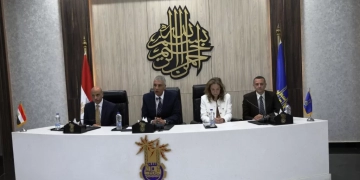 محافظ أسوان يفتتح ورشة العمل " جعل المدن قادرة على الصمود 2030 - لتعزيز المناخ الحضرى والقدرة على مواجهة الكوارث 1 - جريدة المساء