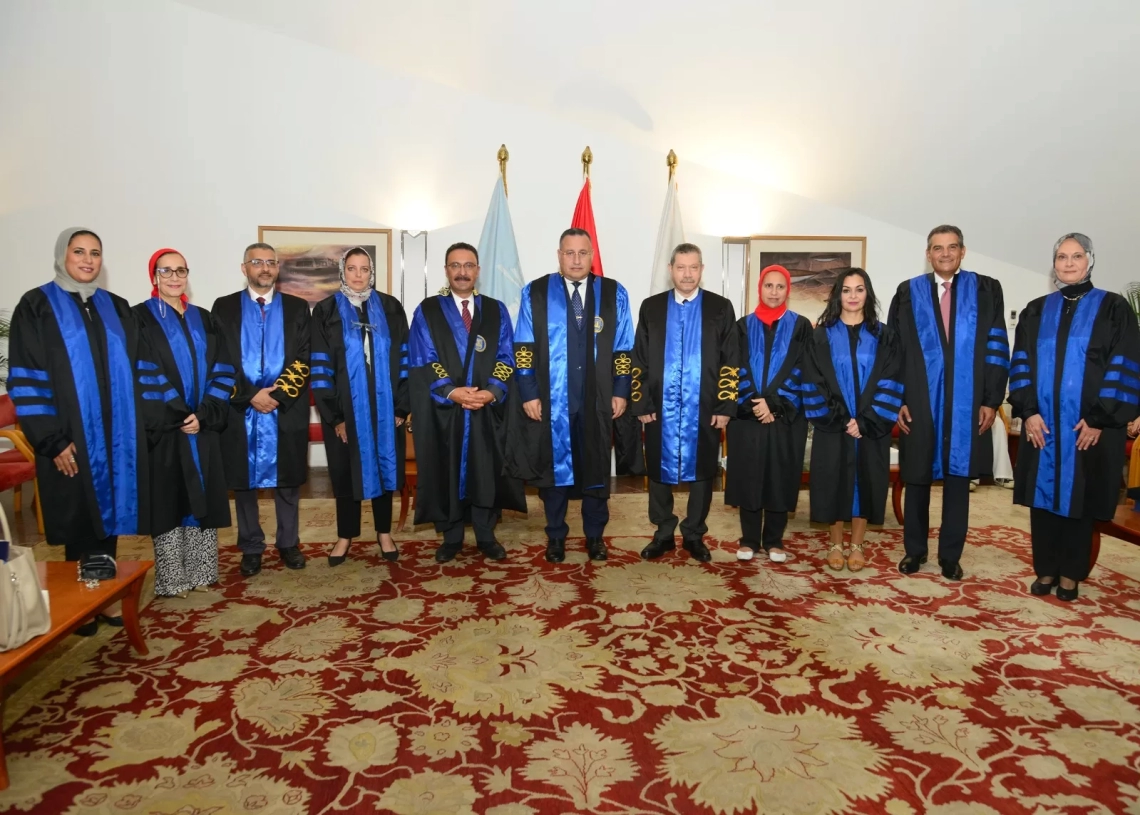 رئيس جامعة الإسكندرية يشهد حفل تخرج الدفعة 76 لكلية طب الأسنان 19 - جريدة المساء رئيس جامعة الإسكندرية يشهد حفل تخرج الدفعة 76 لكلية طب الأسنان 18 - جريدة المساء