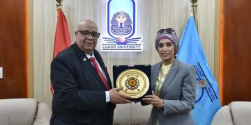 القائم بأعمال رئيس جامعة الأقصر تكرم رئيس الجامعة السابق تقديراً لجهوده خلال السنوات الماضية 2 - جريدة المساء القائم بأعمال رئيس جامعة الأقصر تكرم رئيس الجامعة السابق تقديراً لجهوده خلال السنوات الماضية 1 - جريدة المساء