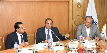محافظ قنا يوجه بتضافر الجهود لتحسين الخصائص السكانية 1 - جريدة المساء