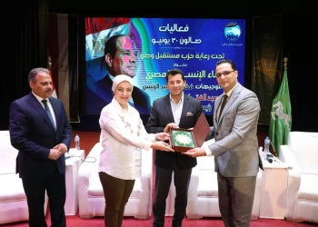 أعضاء نموذج محاكاة مجلس الشيوخ يشاركون وزير الشباب والرياضة ومحافظ الشرقية فاعليات صالون 30 يونيو عن بناء الإنسان المصري 35 - جريدة المساء