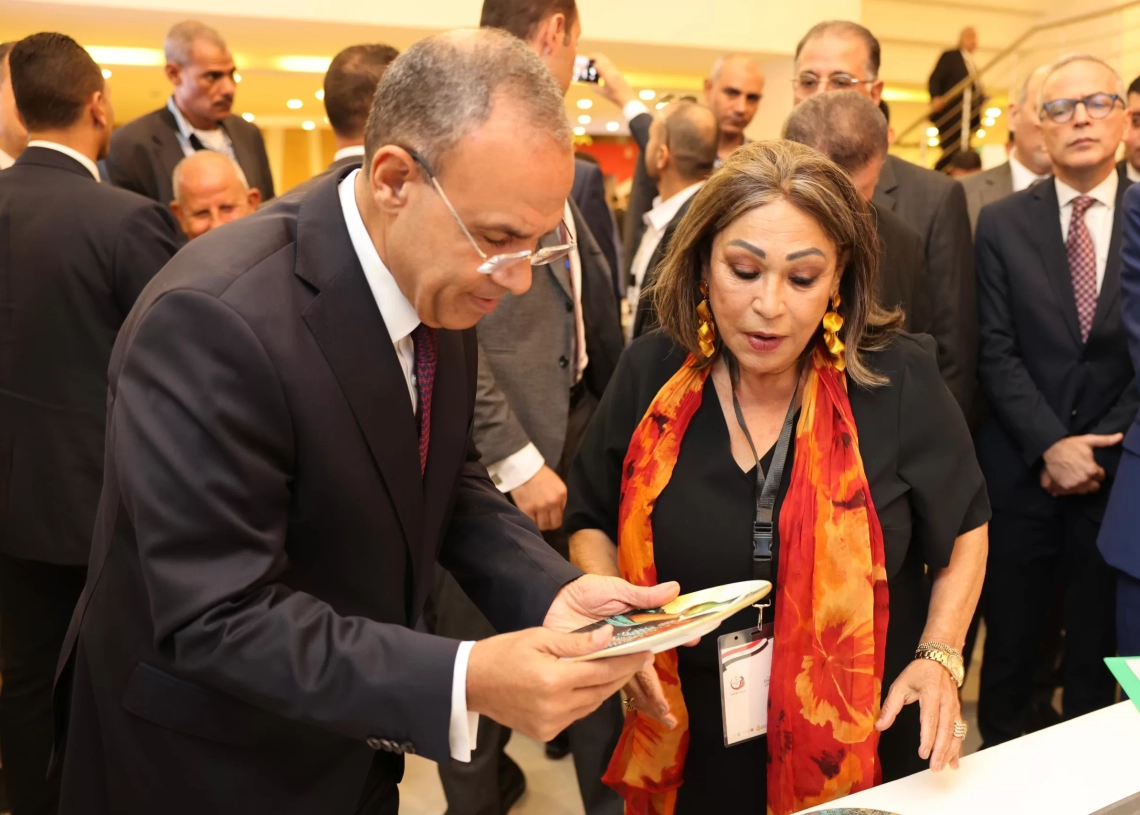 وزير الخارجية والسفيرة منى عمر يتفقدان معرض قومى المرأة على هامش مؤتمر المصريين في الخارج 19 - جريدة المساء وزير الخارجية والسفيرة منى عمر يتفقدان معرض قومى المرأة على هامش مؤتمر المصريين في الخارج 18 - جريدة المساء