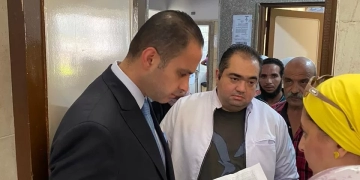نائب وزير الصحة يتفقد مركز طبي التجمع الخامس ويوصي بصرف مكافأة لـ "مثقفة صحية" 1 - جريدة المساء