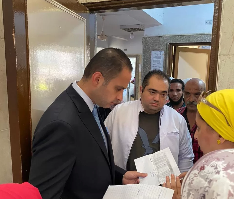 نائب وزير الصحة يتفقد مركز طبي التجمع الخامس ويوصي بصرف مكافأة لـ "مثقفة صحية" 19 - جريدة المساء