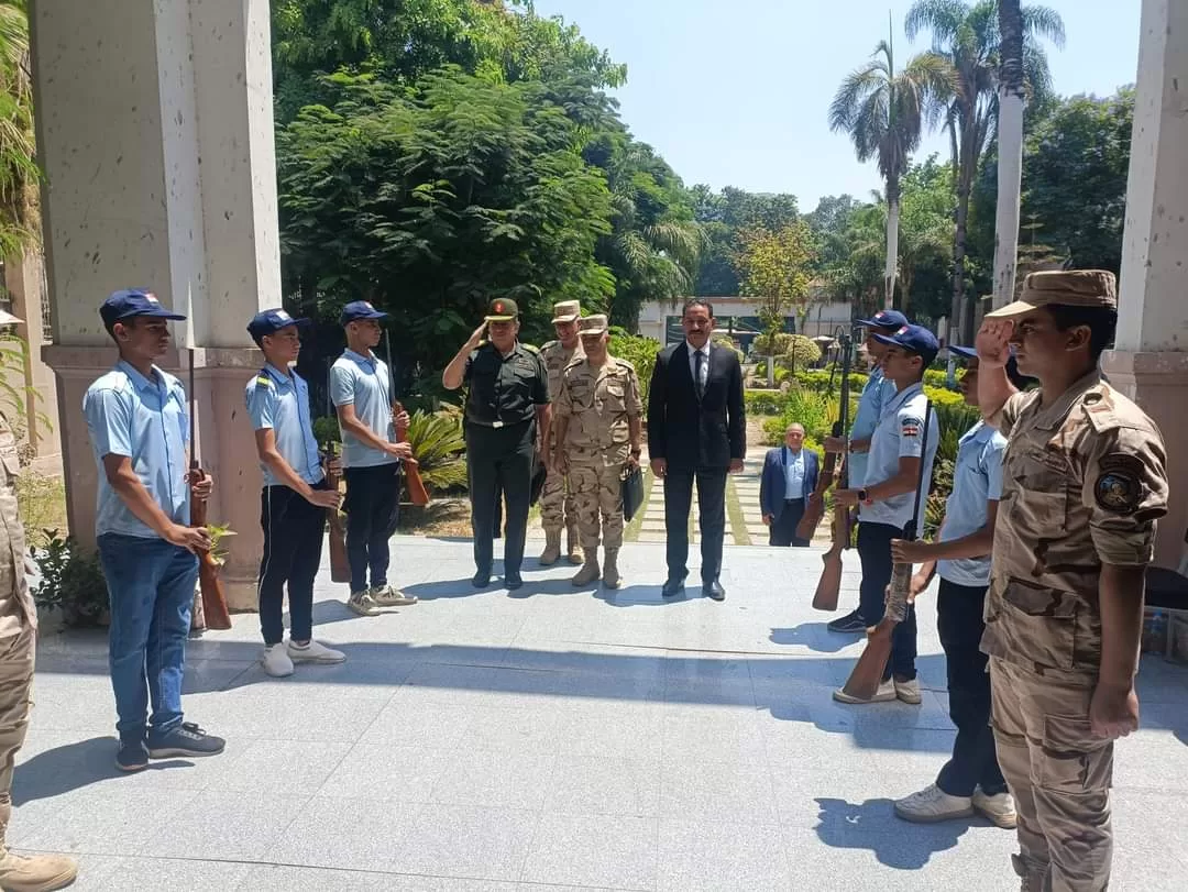 مدير تعليم الجيزة في اجتماع القادة العسكريين لمدارس التأسيس العسكري: جميعنا يعمل يداً بيد لبناء جيل متحضر.. يعي تحديات العصر الراهن 19 - جريدة المساء