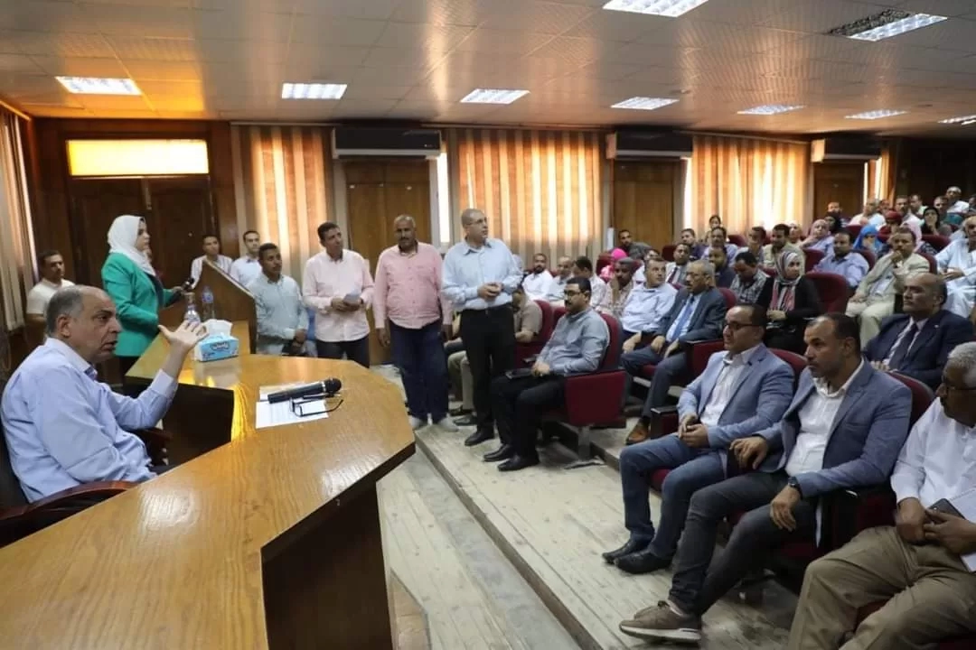 محافظ المنيا يوجه بحل عاجل لصرف مساكن السلخانة.. و سد العجز بوحدة بطحا الصحية 19 - جريدة المساء