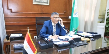 محافظ الجيزة يهنئ الطالبة "ملك علي" الحاصلة علي المركز الأول في الشعبة الأدبية بالثانوية العامة 1 - جريدة المساء