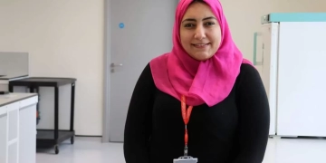 رئيس جامعة مدينة السادات تهنئ "هند عبدالبر" لفوزها بجائزة الدولة التشجيعية 1 - جريدة المساء