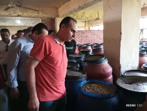 "جميعة" يقود حملة على المنشآت الغذائية بالزقازيق والقنايات.. غلق مصنعين وضبط وإعدام 10 طن أغذية فاسدة 21 - جريدة المساء