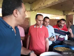 "جميعة" يقود حملة على المنشآت الغذائية بالزقازيق والقنايات.. غلق مصنعين وضبط وإعدام 10 طن أغذية فاسدة 23 - جريدة المساء