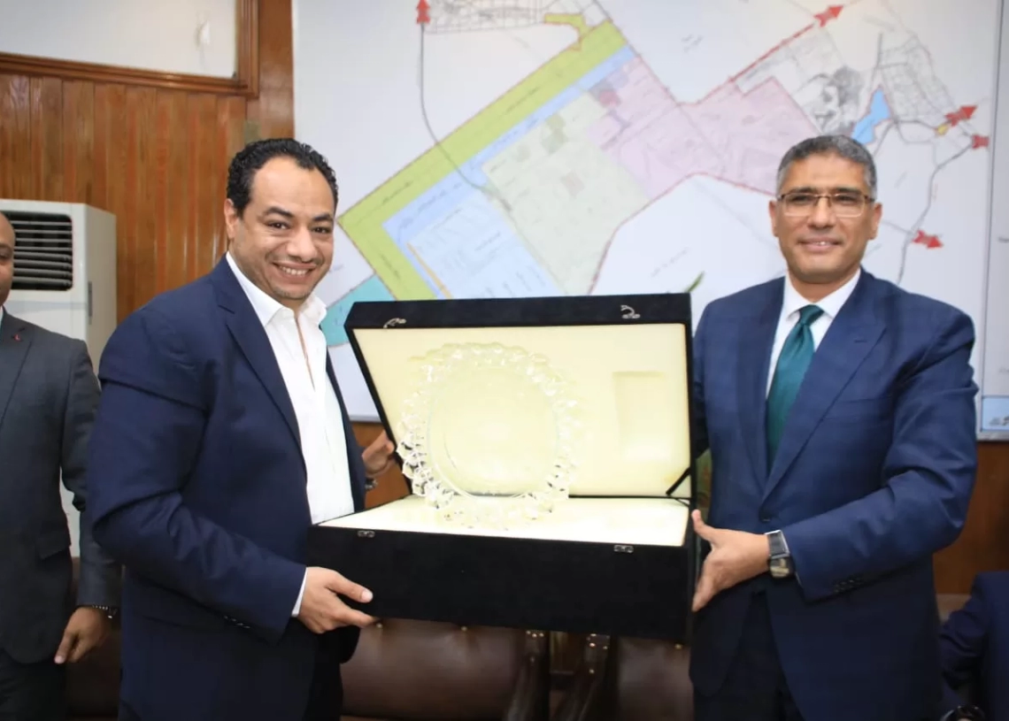 جهاز مدينة ٦ أكتوبر يكرم المهندس عادل النجار محافظ الجيزة.. تقديرا لانجازاته 39 - جريدة المساء