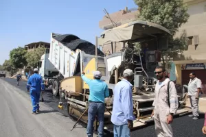 محافظ الجيزة يتفقد نسب تنفيذ مشروع الرصف والتطوير لطريق 21 الرئيسي بمركز الصف 29 - جريدة المساء